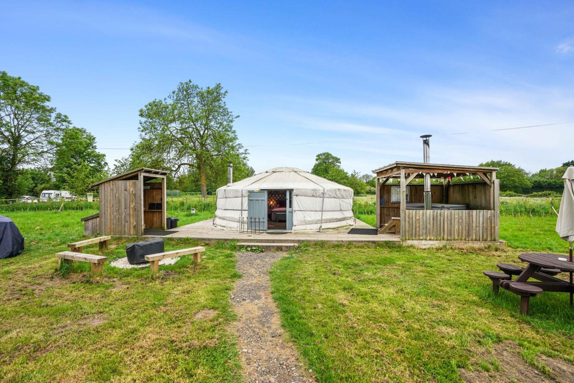 מלון Great Ellingham Glamp And Tipple Ltd מראה חיצוני תמונה