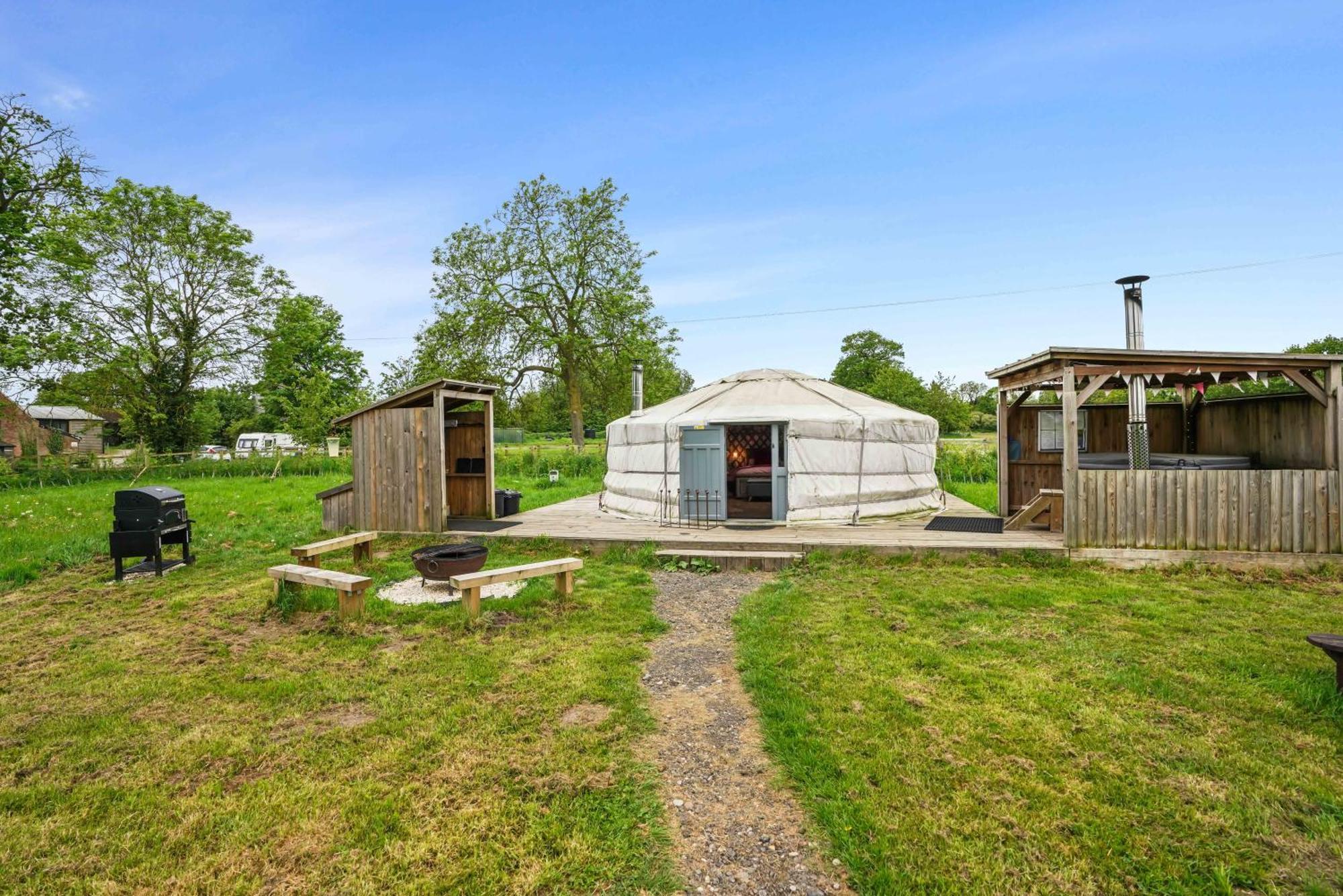 מלון Great Ellingham Glamp And Tipple Ltd מראה חיצוני תמונה